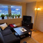 2 Roms Kjellerleilighet Med Separat Soverom * Luster