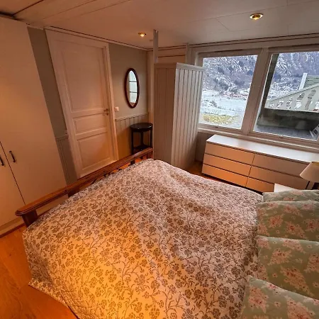 2 Roms Kjellerleilighet Med Separat Soverom *