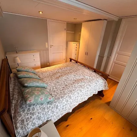 公寓 2 Roms Kjellerleilighet Med Separat Soverom
