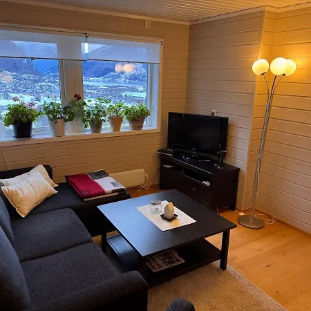 2 Roms Kjellerleilighet Med Separat Soverom * Luster