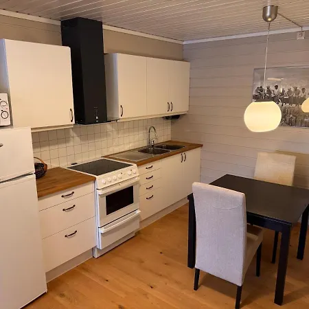 公寓 2 Roms Kjellerleilighet Med Separat Soverom *