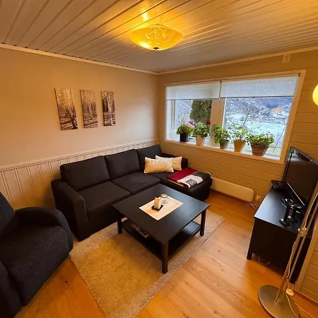 Apartmán 2 Roms Kjellerleilighet Med Separat Soverom *