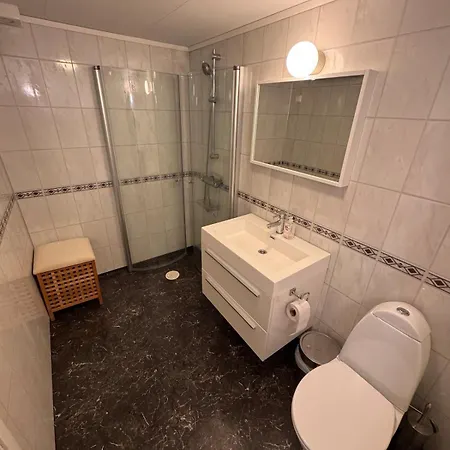 2 Roms Kjellerleilighet Med Separat Soverom Daire *