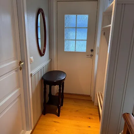 Apartmán 2 Roms Kjellerleilighet Med Separat Soverom Luster