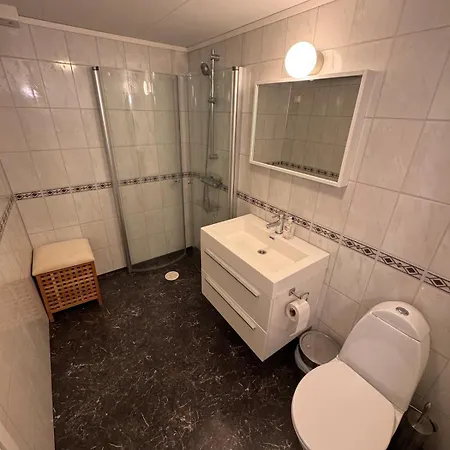 2 Roms Kjellerleilighet Med Separat Soverom *