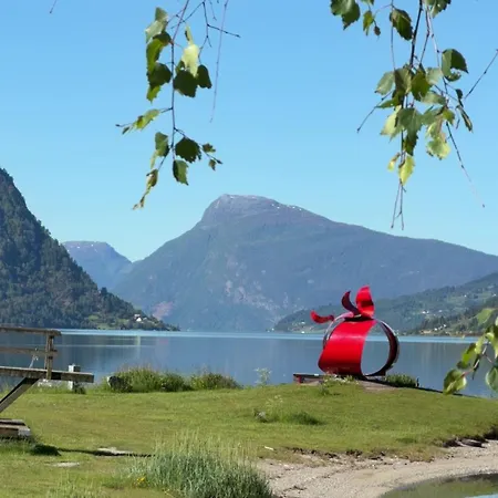 2 Roms Kjellerleilighet Med Separat Soverom Lägenhet