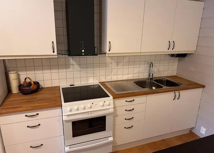 2 Roms Kjellerleilighet Med Separat Soverom * Luster