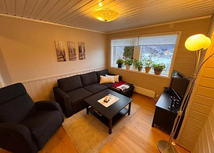 Daire 2 Roms Kjellerleilighet Med Separat Soverom *