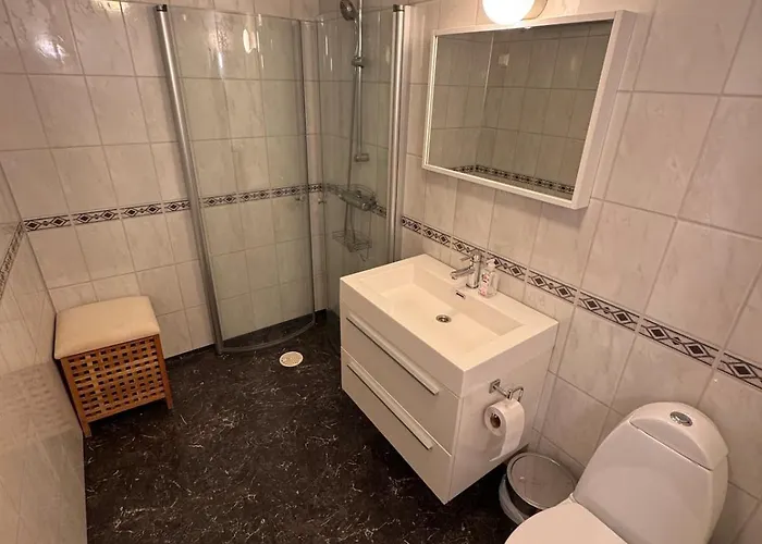 2 Roms Kjellerleilighet Med Separat Soverom *